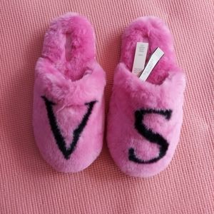 Medium PINK VICTORIA’S SECRET SLIPPERS